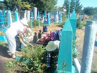 Акция по уборке памятников и воинских захоронений