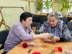 «Плетем сердечный подарок» открытка ко Дню матери в технике изонить 
